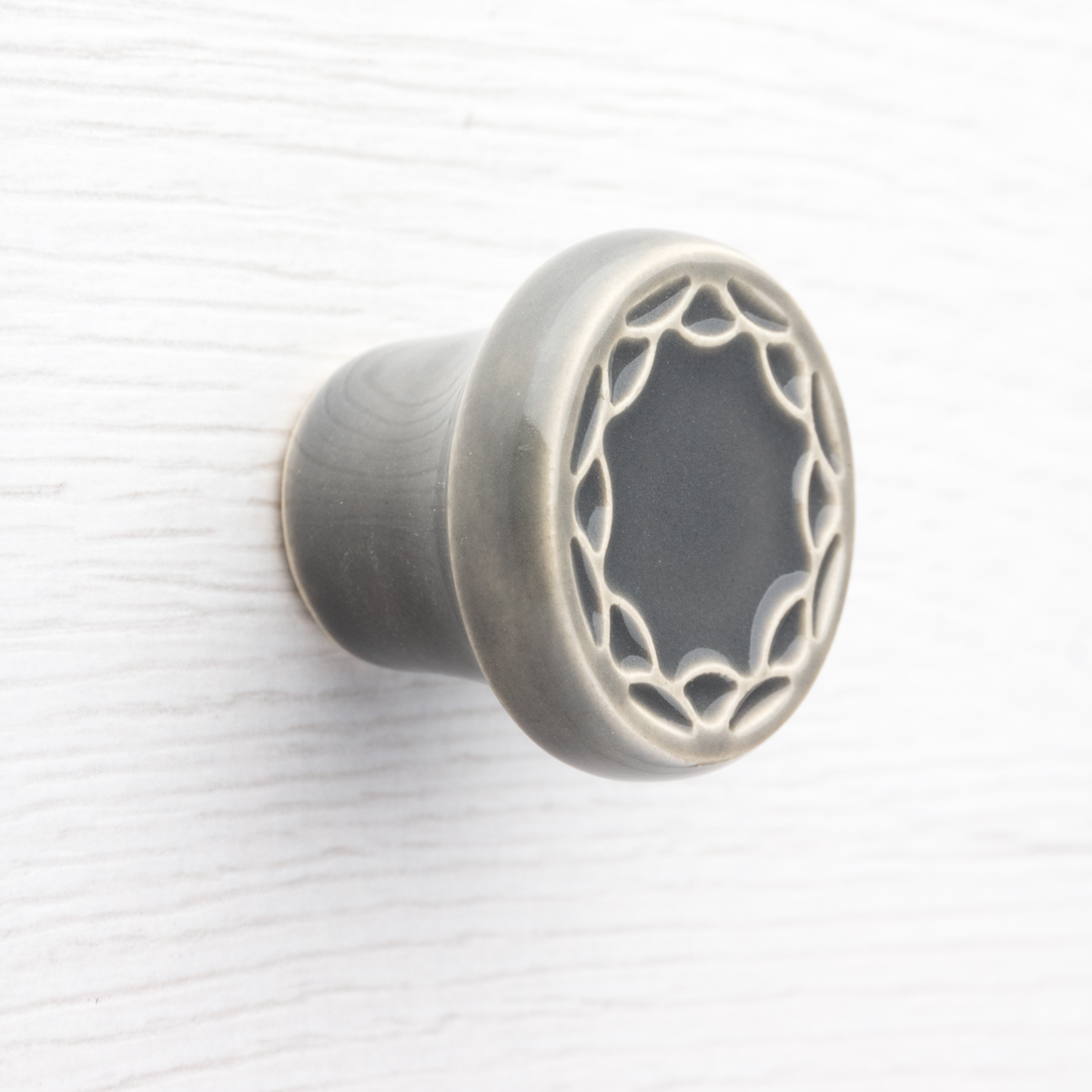 szare gałki do mebli