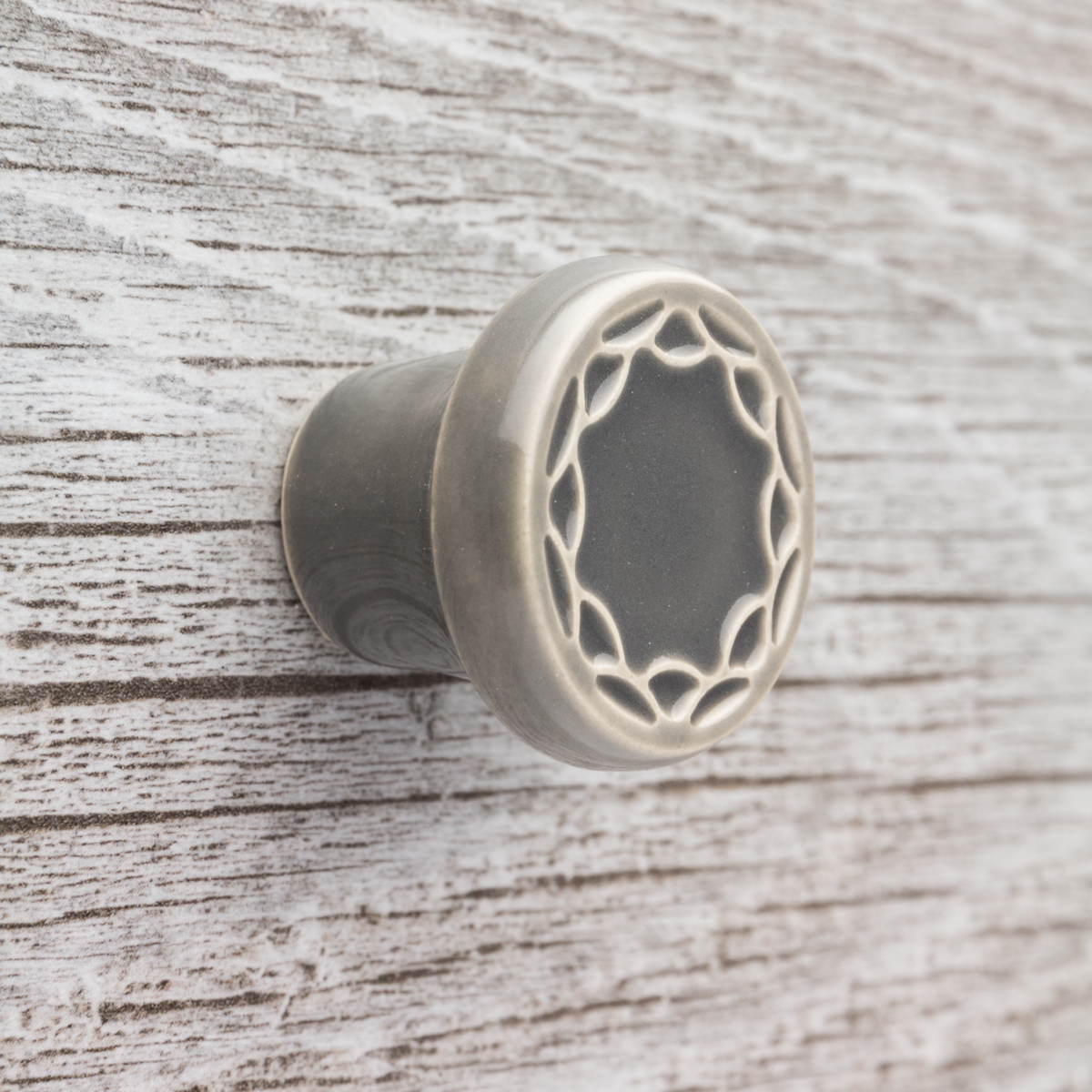 szare gałki do mebli