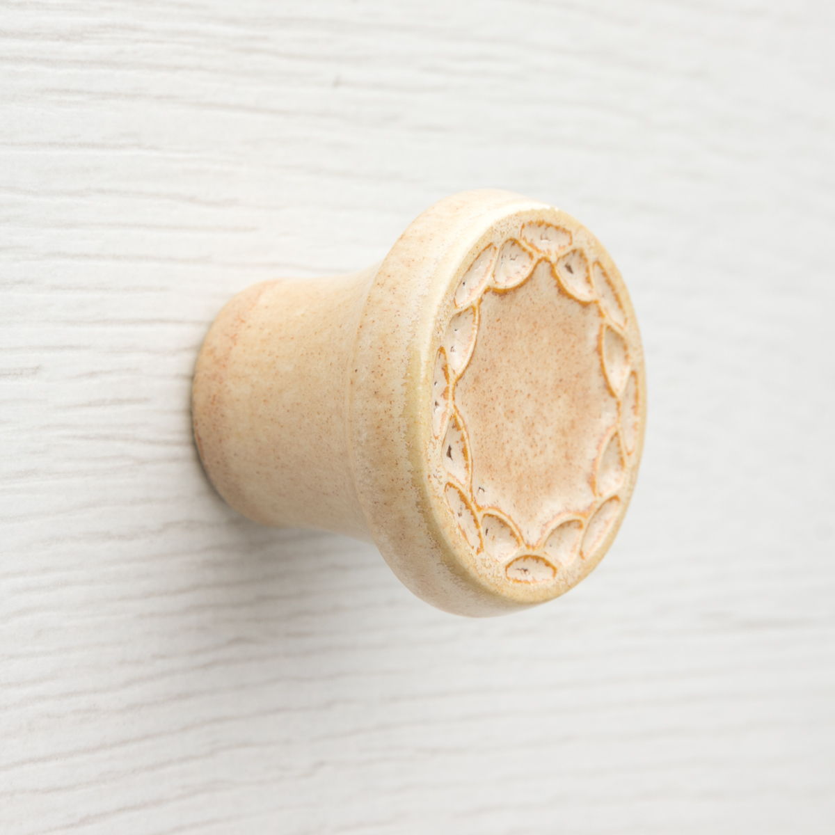 jasnobrązowe gałki do mebli