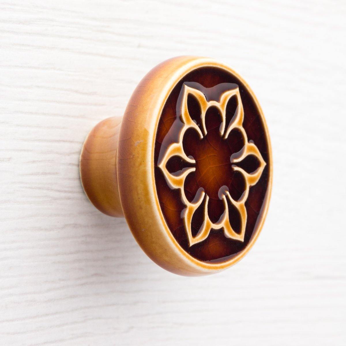 brązowe gałki do mebli