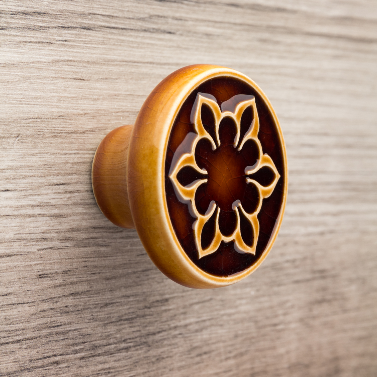 brązowe gałki do mebli