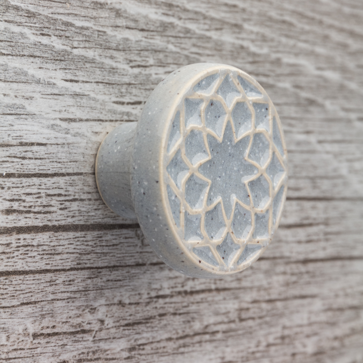 gałka szara nakrapiana