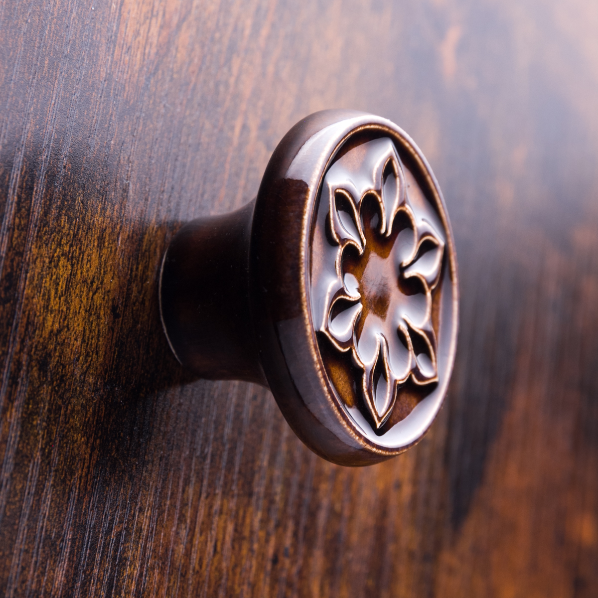 ciemnobrązowe gałki do mebli