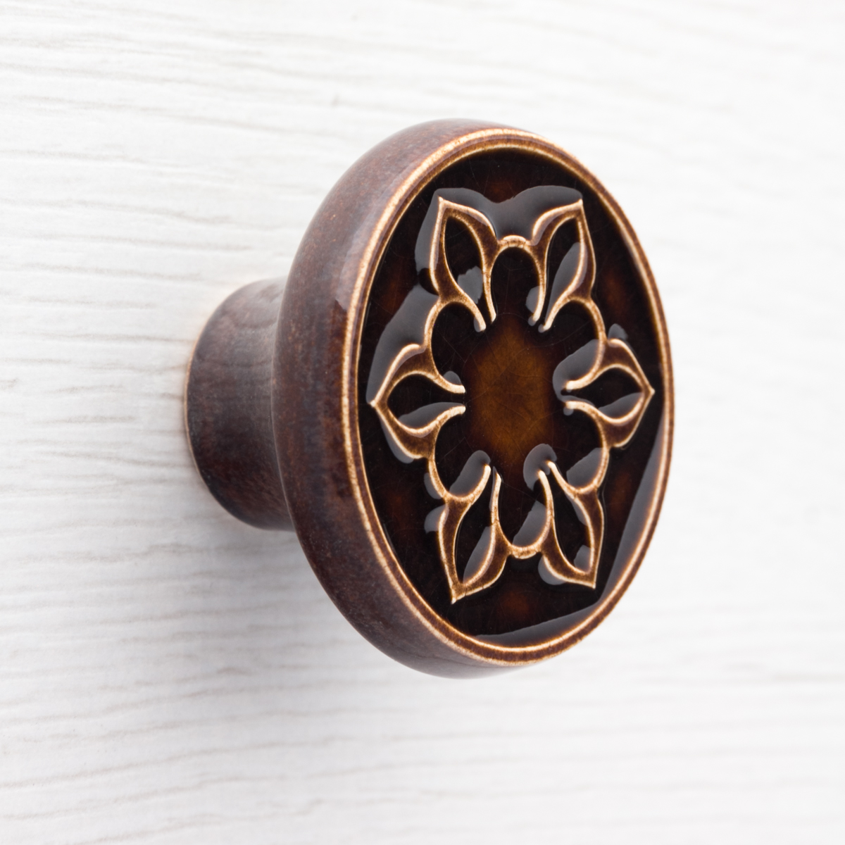 ciemnobrązowe gałki do mebli