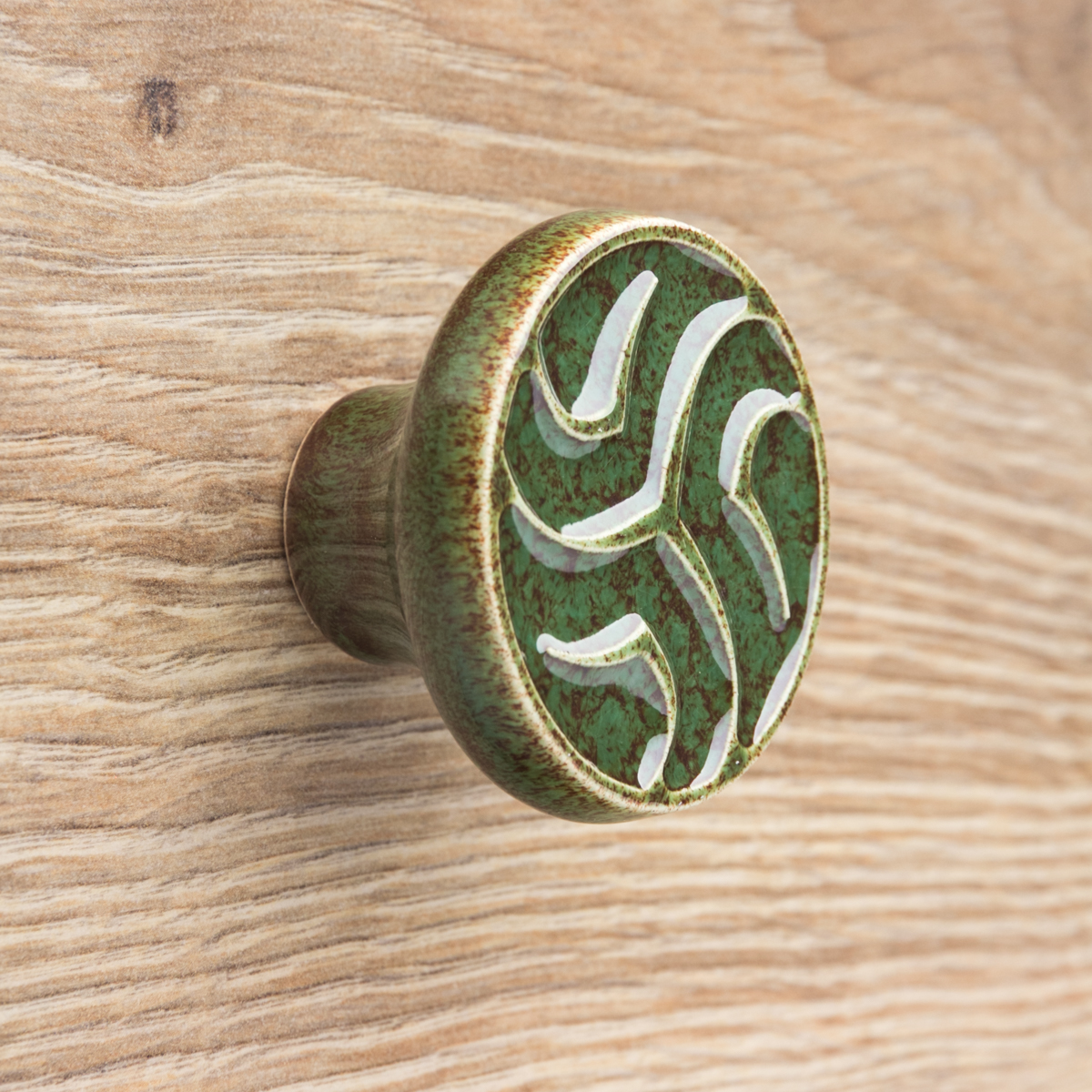 zielono-brązowe gałki do mebli