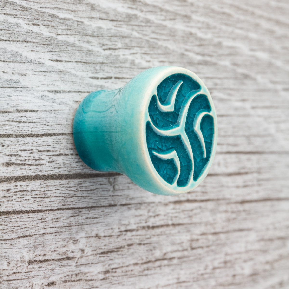 turkusowe gałki do mebli