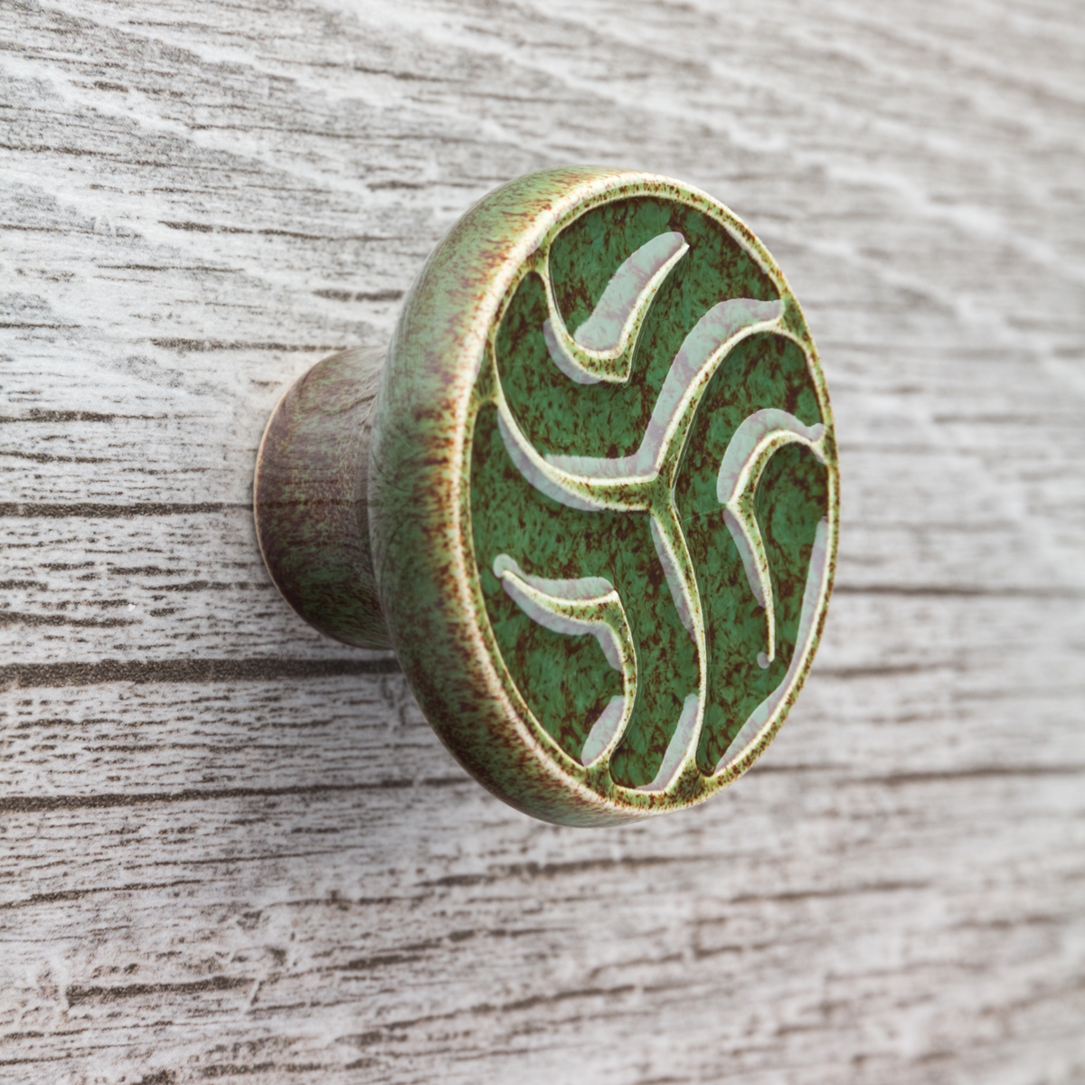 zielono-brązowe gałki do mebli