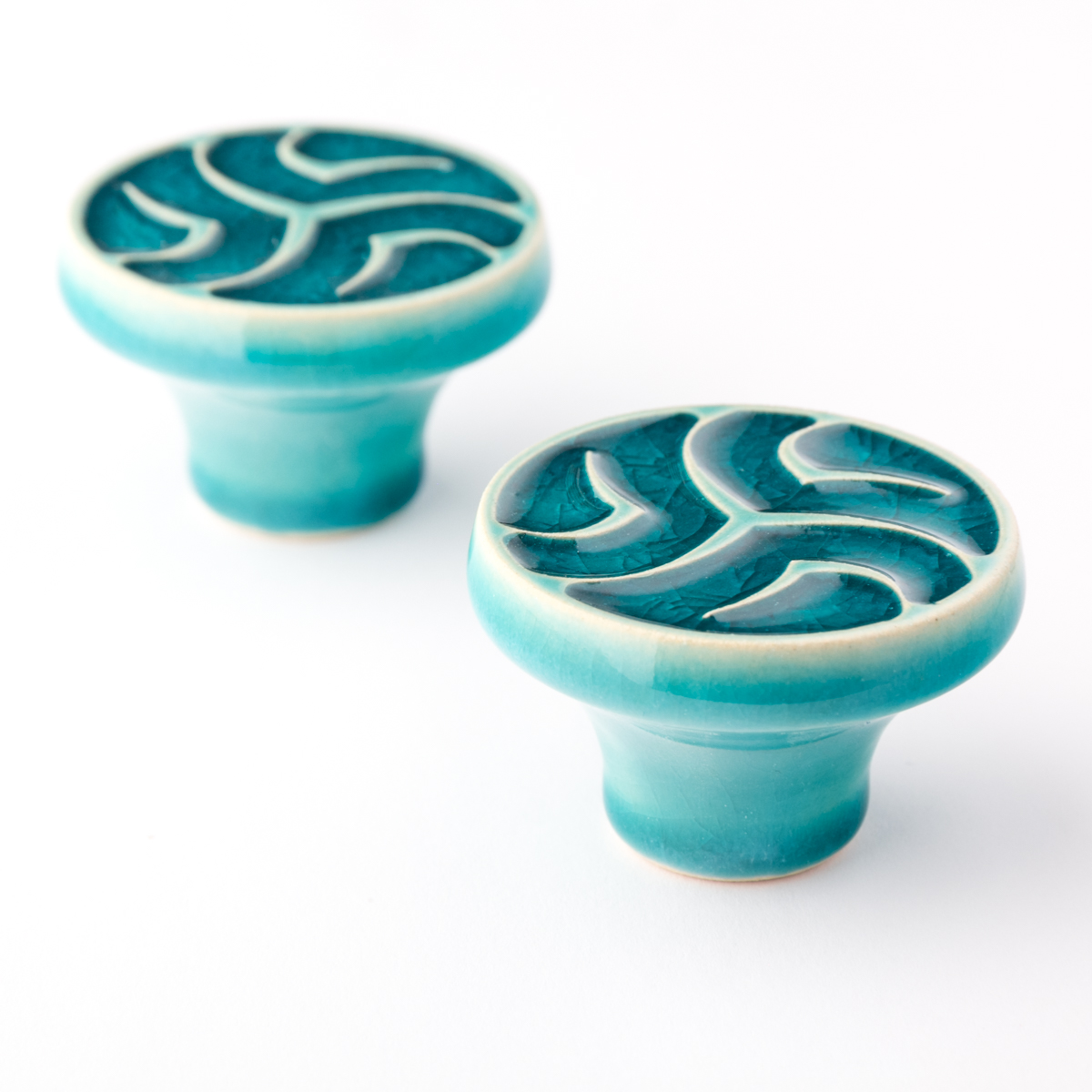 turkusowe gałki do mebli