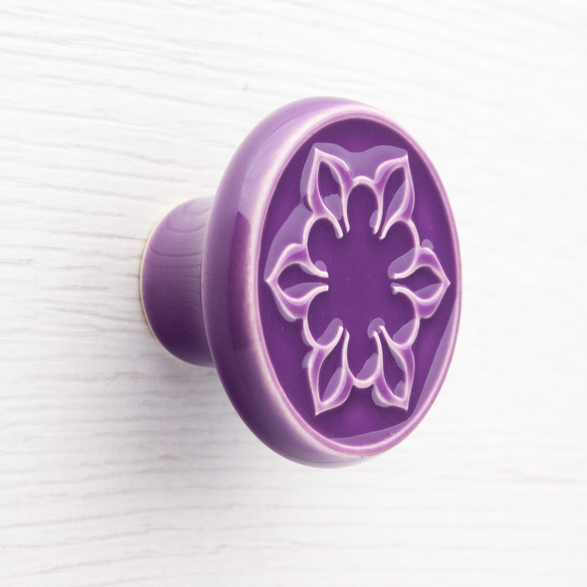 fioletowe gałki do mebli