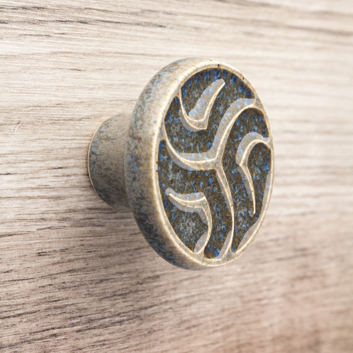 szaro-brązowe gałki do mebli